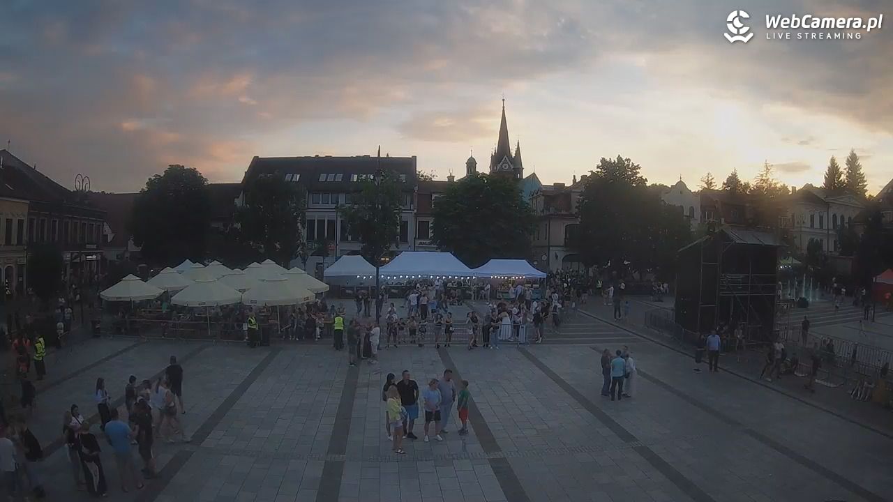 Myślenice - widok na Rynek - 21 czerwiec 2026, 20:36