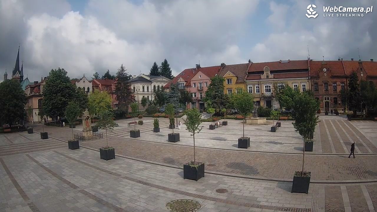 Myślenice - widok na Rynek - 11 czerwiec 2025, 08:33