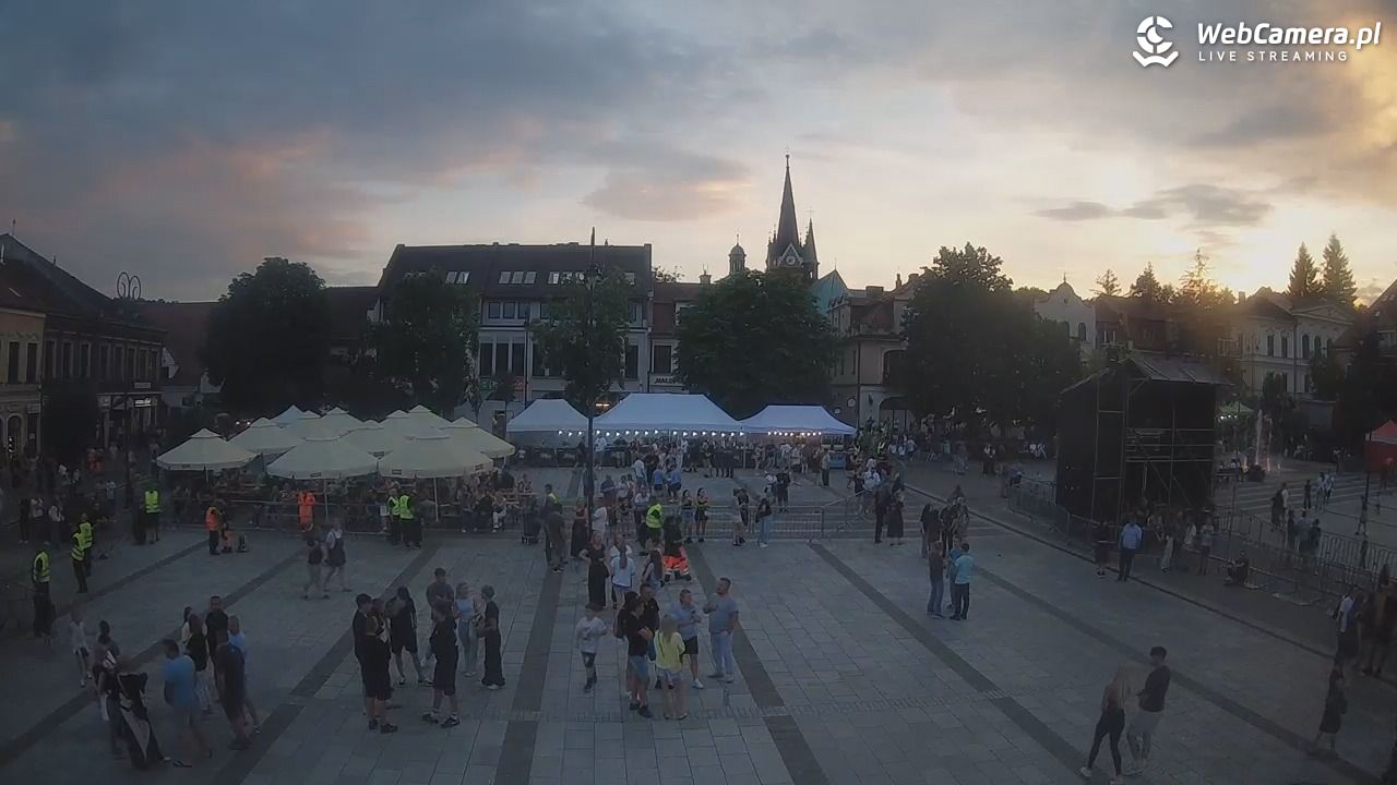 Myślenice - widok na Rynek - 21 czerwiec 2026, 20:40