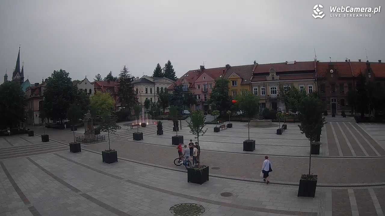 Myślenice - widok na Rynek - 10 czerwiec 2025, 20:33