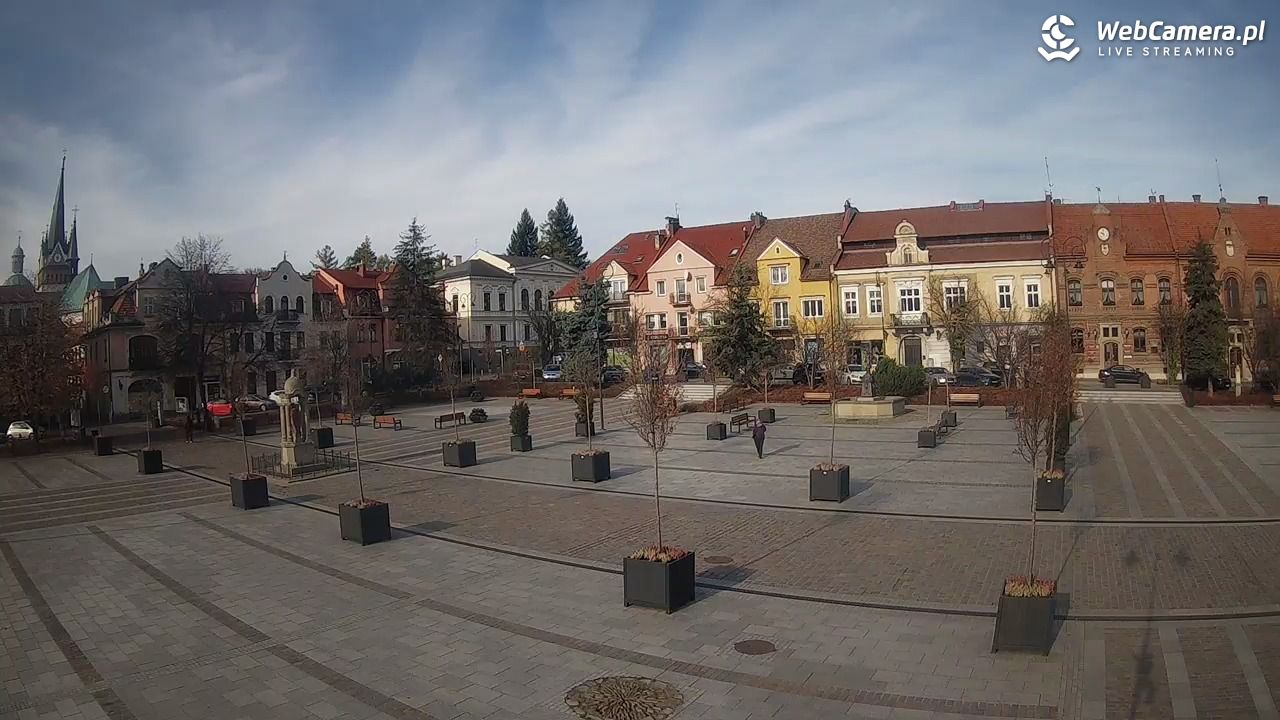 Myślenice - widok na Rynek - 02 listopad 2025, 10:02