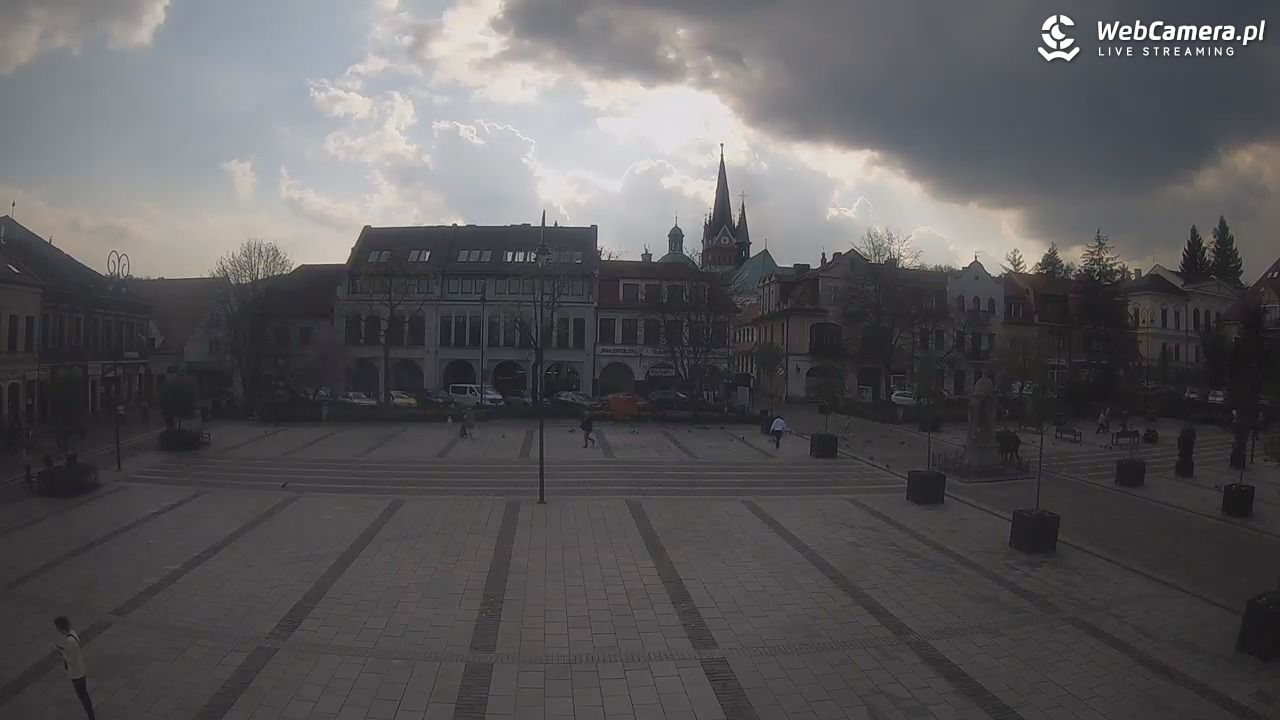Myślenice - widok na Rynek - 17 kwiecień 2026, 16:32