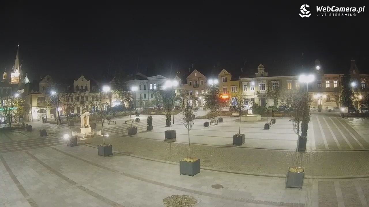 Myślenice - widok na Rynek - 05 listopad 2025, 17:31