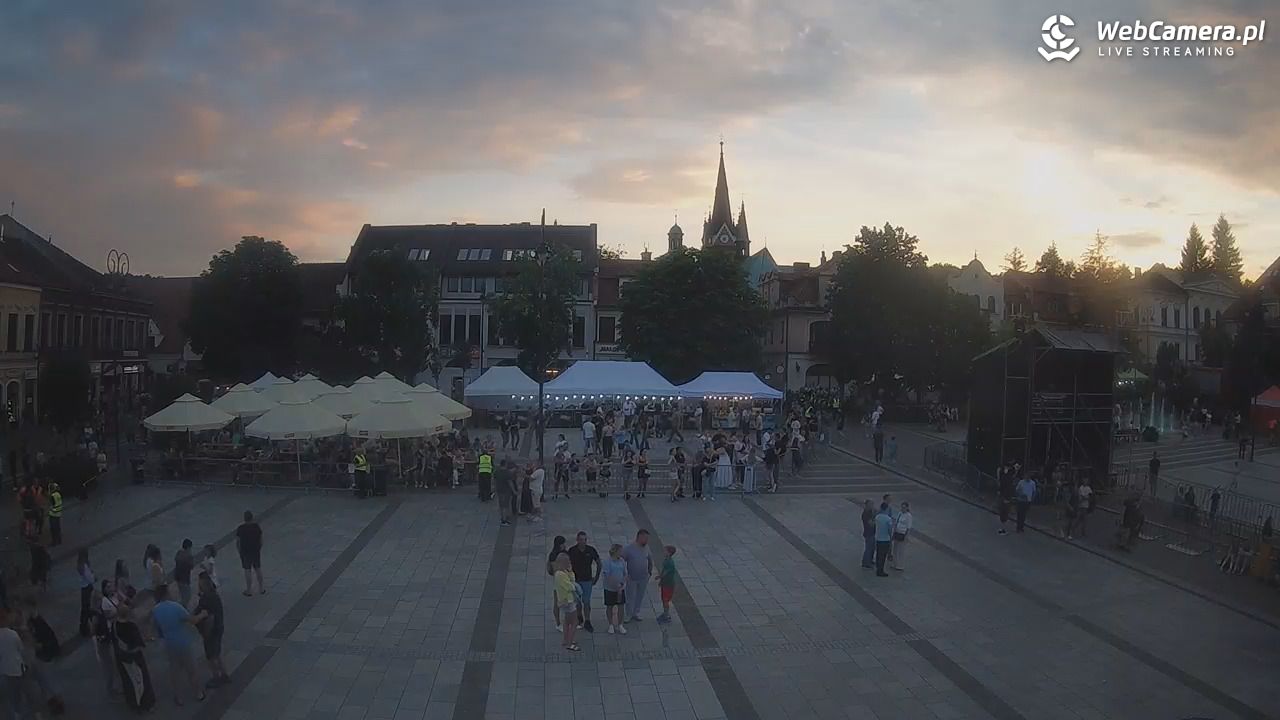 Myślenice - widok na Rynek - 21 czerwiec 2026, 20:36