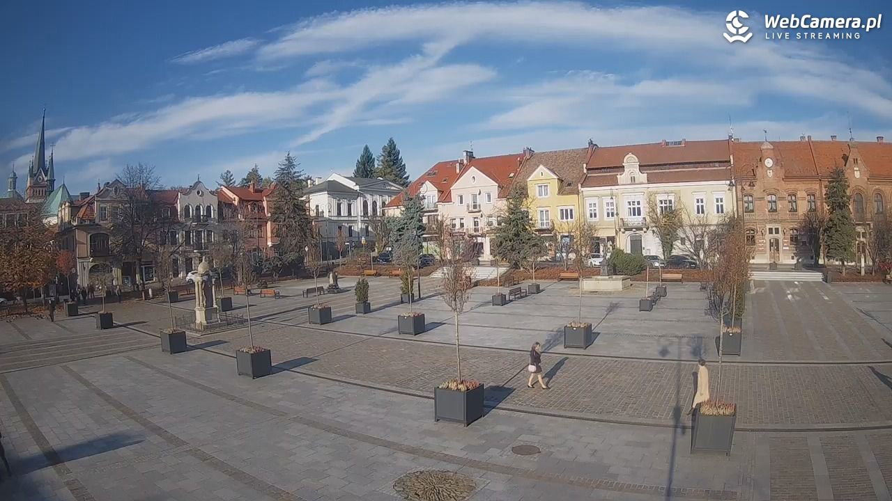 Myślenice - widok na Rynek - 02 listopad 2025, 08:59