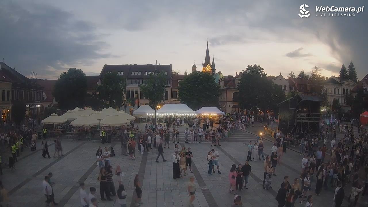 Myślenice - widok na Rynek - 21 czerwiec 2026, 21:03