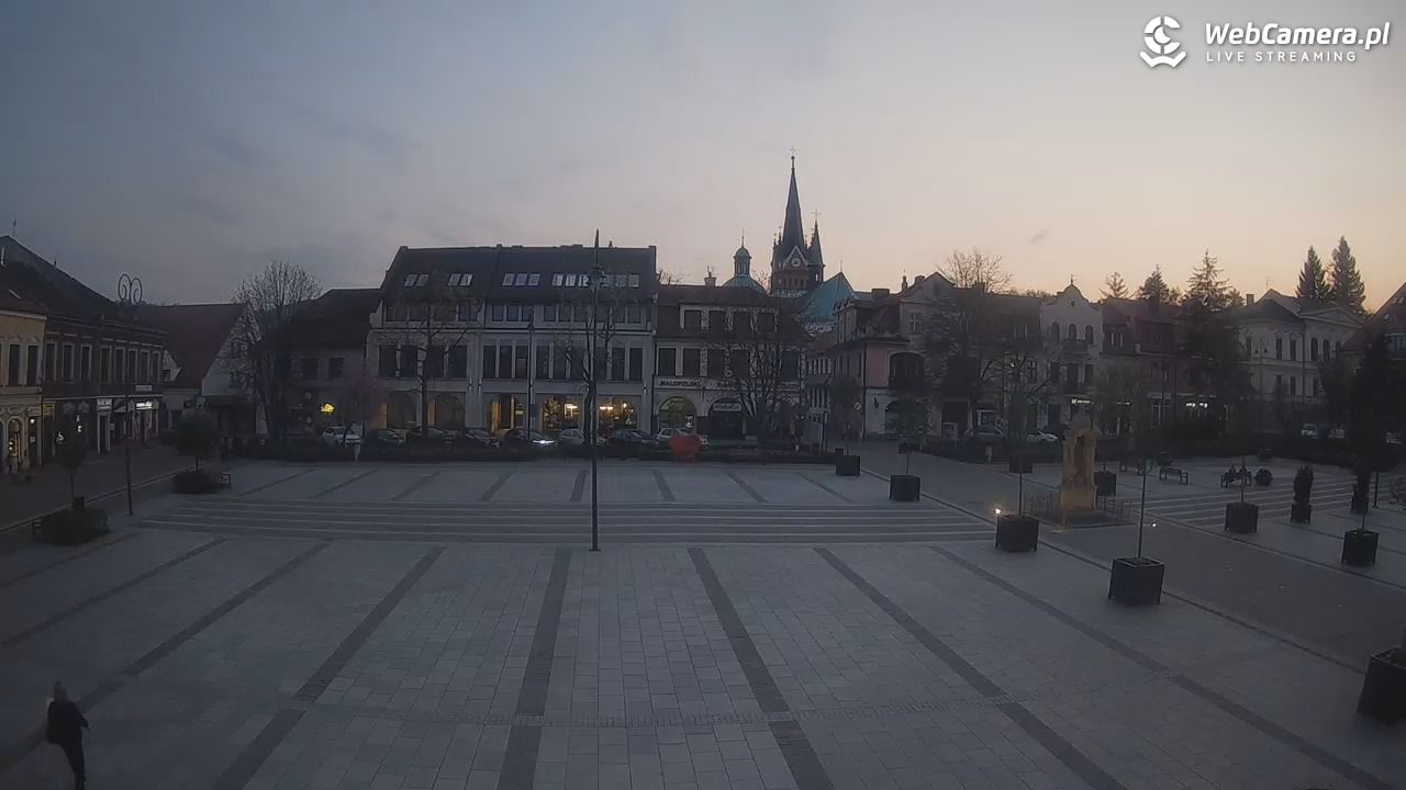 Myślenice - widok na Rynek - 16 kwiecień 2026, 19:42