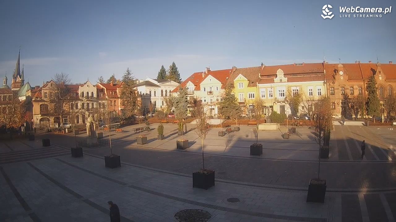 Myślenice - widok na Rynek - 05 listopad 2025, 08:01