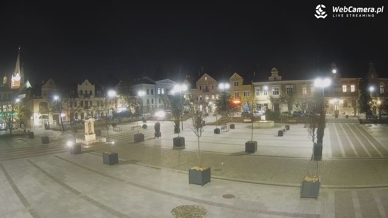 Myślenice - widok na Rynek - 05 listopad 2025, 17:31