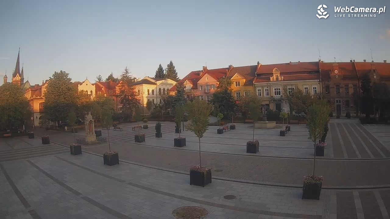 Myślenice - widok na Rynek - 02 wresień 2025, 06:19