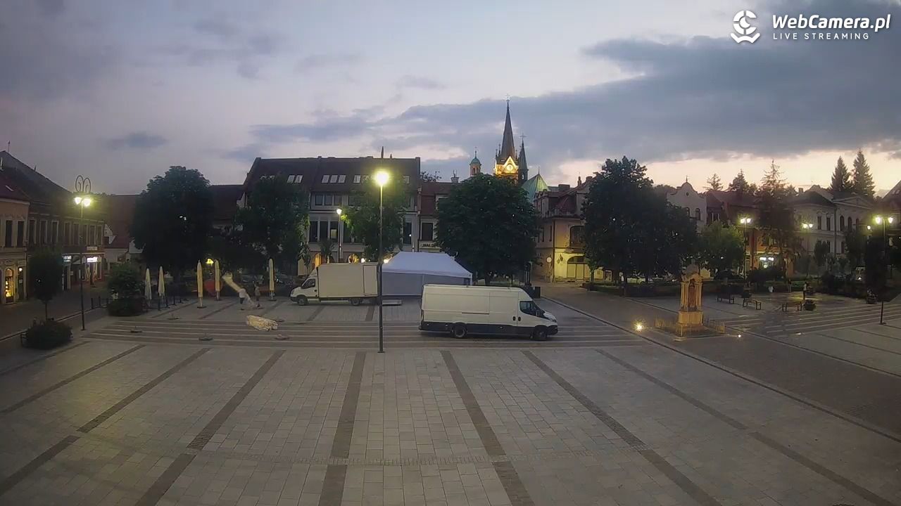 Myślenice - widok na Rynek - 22 czerwiec 2026, 21:12