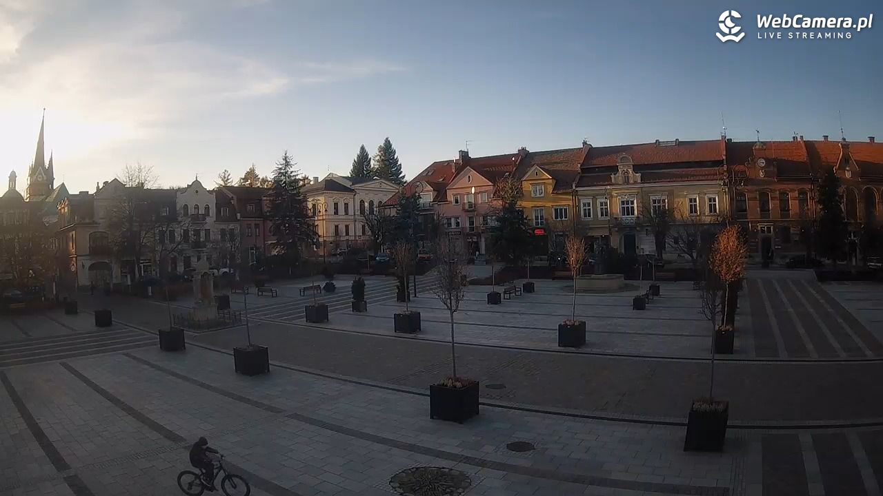 Myślenice - widok na Rynek - 04 listopad 2025, 15:18