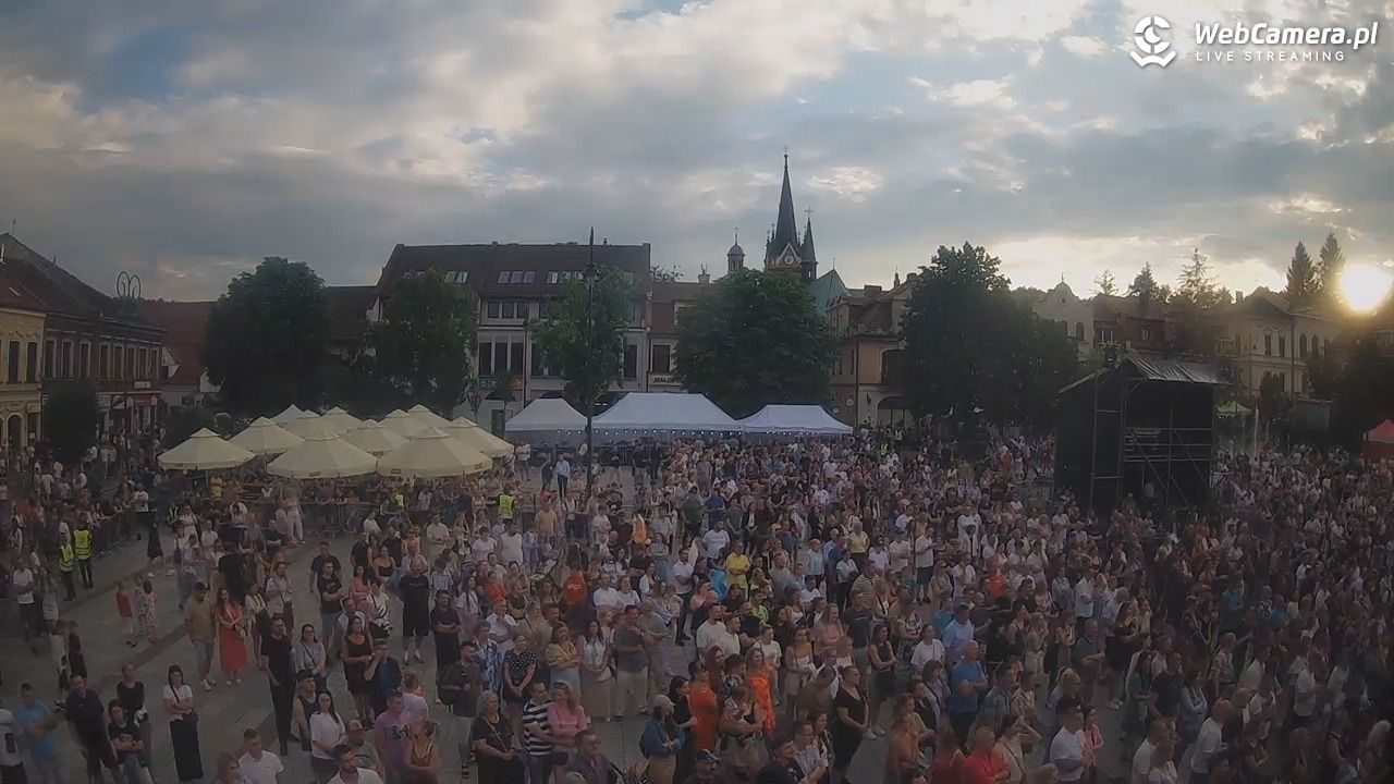 Myślenice - widok na Rynek - 21 czerwiec 2026, 19:38
