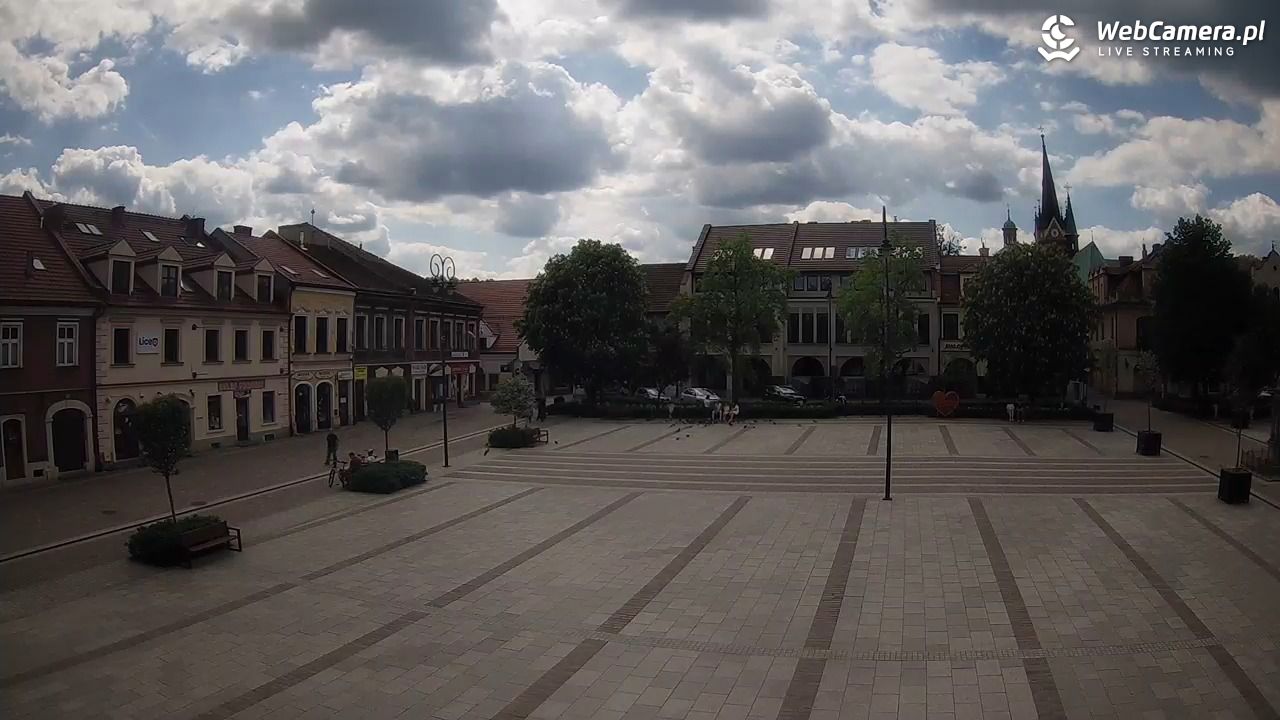 Myślenice - widok na Rynek - 01 maj 2025, 13:32