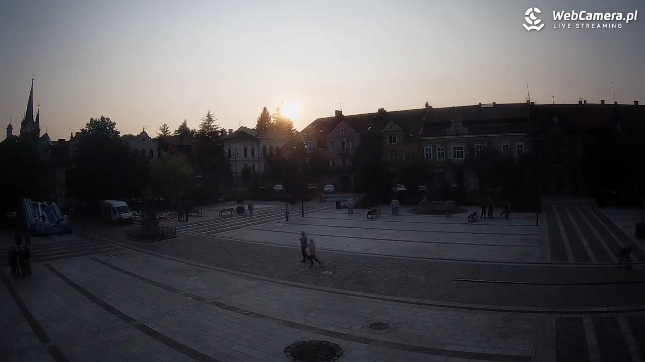 Myślenice - widok na Rynek - 08 czerwiec 2025, 19:27