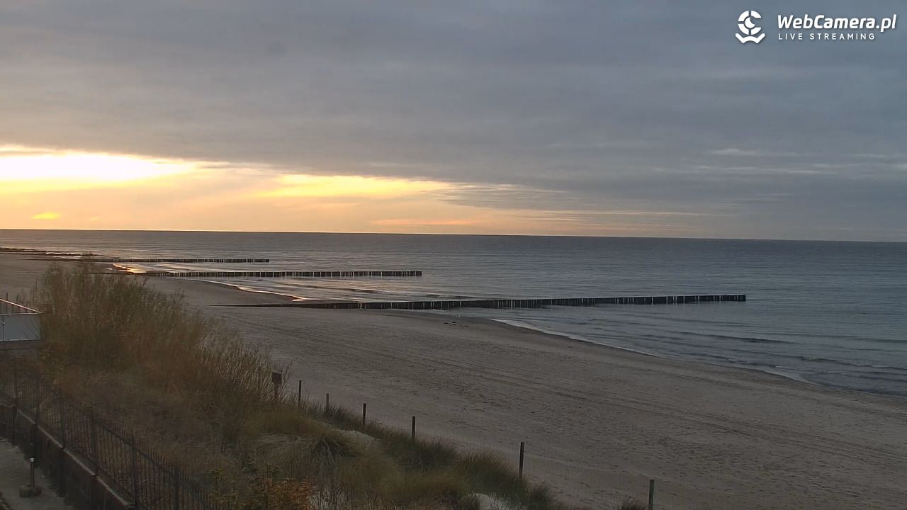 NIECHORZE - widok na plażę i morze - 04 listopad 2025, 16:29