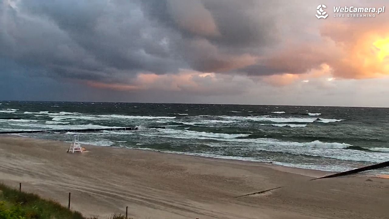 NIECHORZE - widok na plażę i morze - 03 lipiec 2026, 04:54