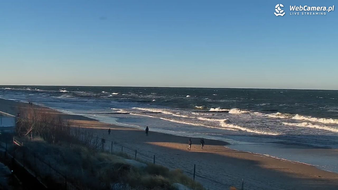 NIECHORZE - widok na plażę i morze - 28 grudzień 2025, 13:10