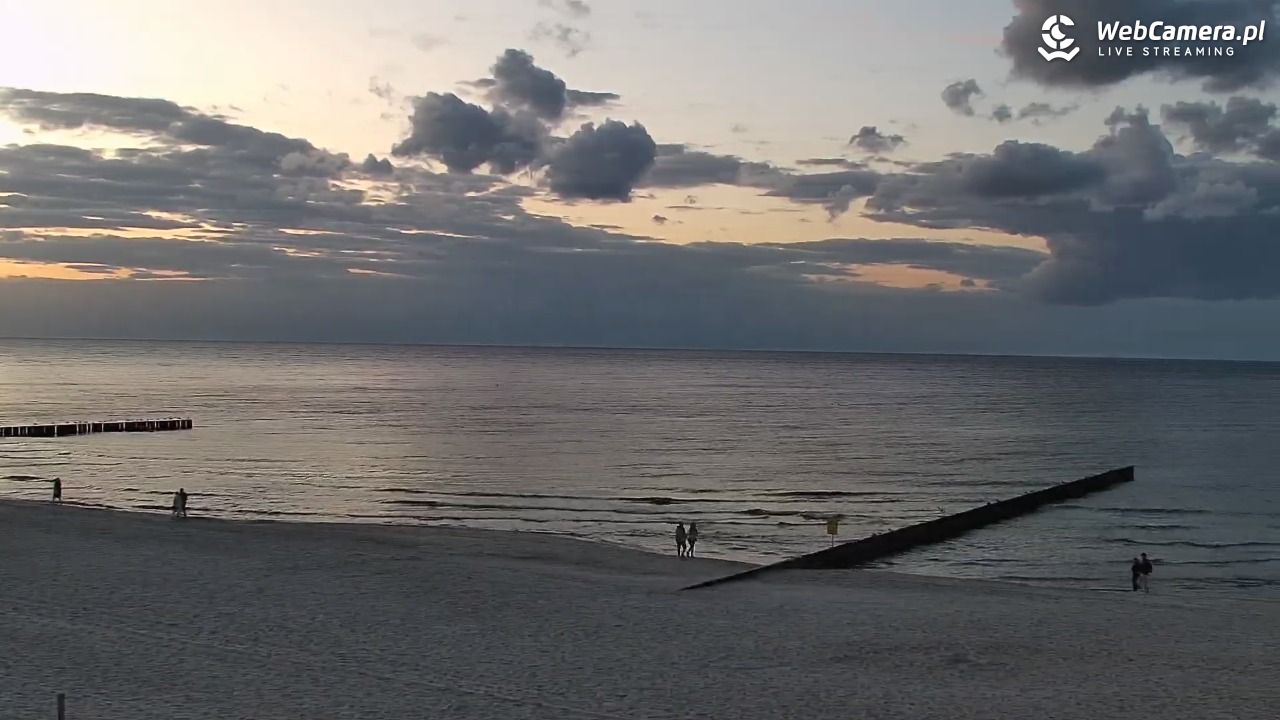 NIECHORZE - widok na plażę i morze - 15 wresień 2025, 19:24