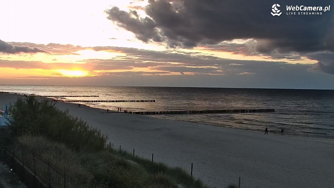 NIECHORZE - widok na plażę i morze - 15 wresień 2025, 19:09