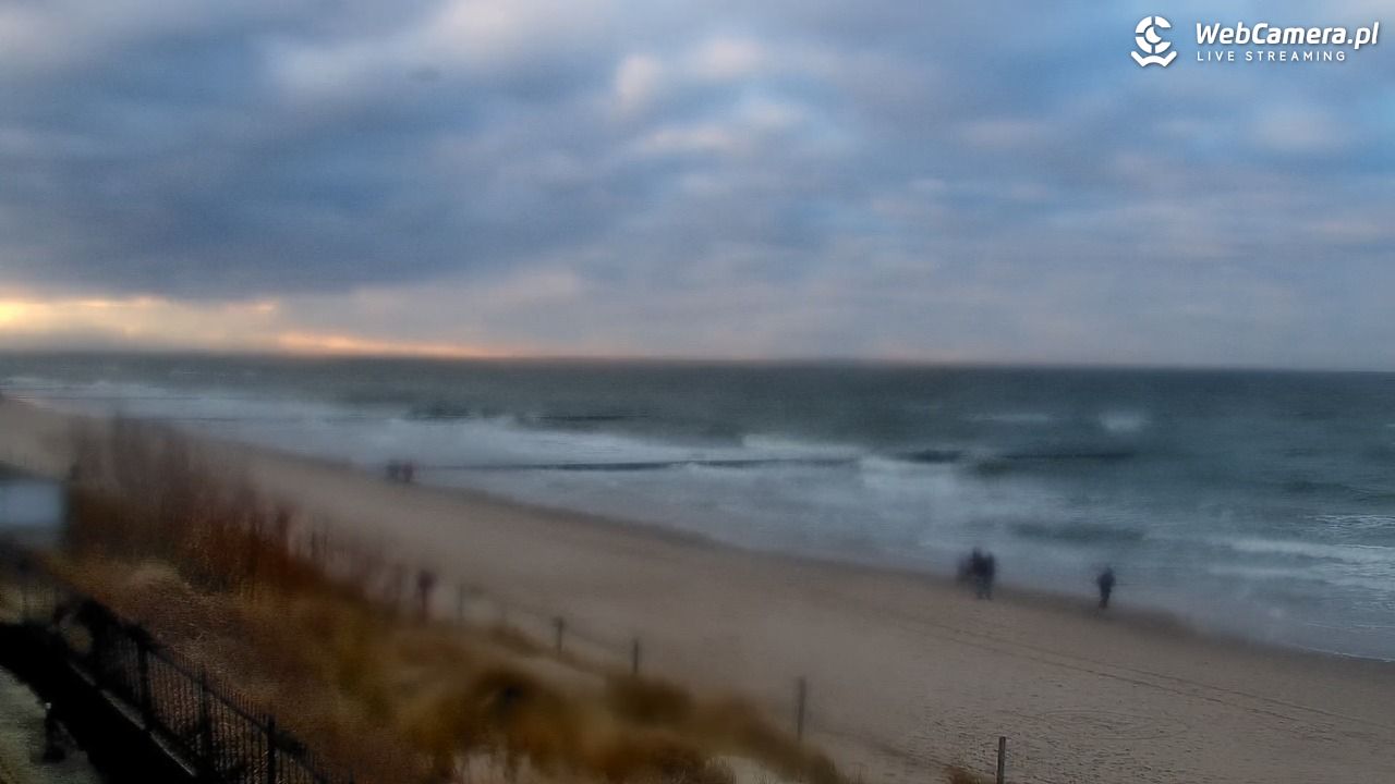 NIECHORZE - widok na plażę i morze - 29 grudzień 2025, 15:02