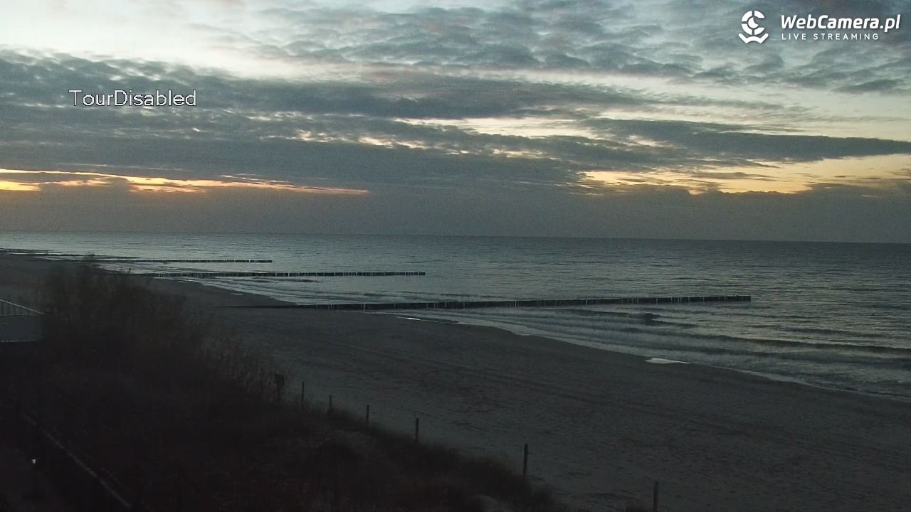 NIECHORZE - widok na plażę i morze - 03 listopad 2025, 17:06