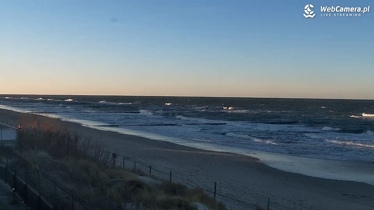 NIECHORZE - widok na plażę i morze - 28 grudzień 2025, 14:29