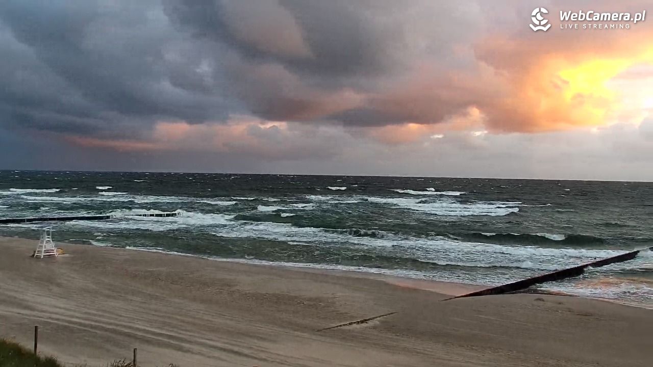 NIECHORZE - widok na plażę i morze - 03 lipiec 2026, 04:54