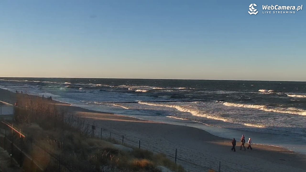 NIECHORZE - widok na plażę i morze - 28 grudzień 2025, 13:42