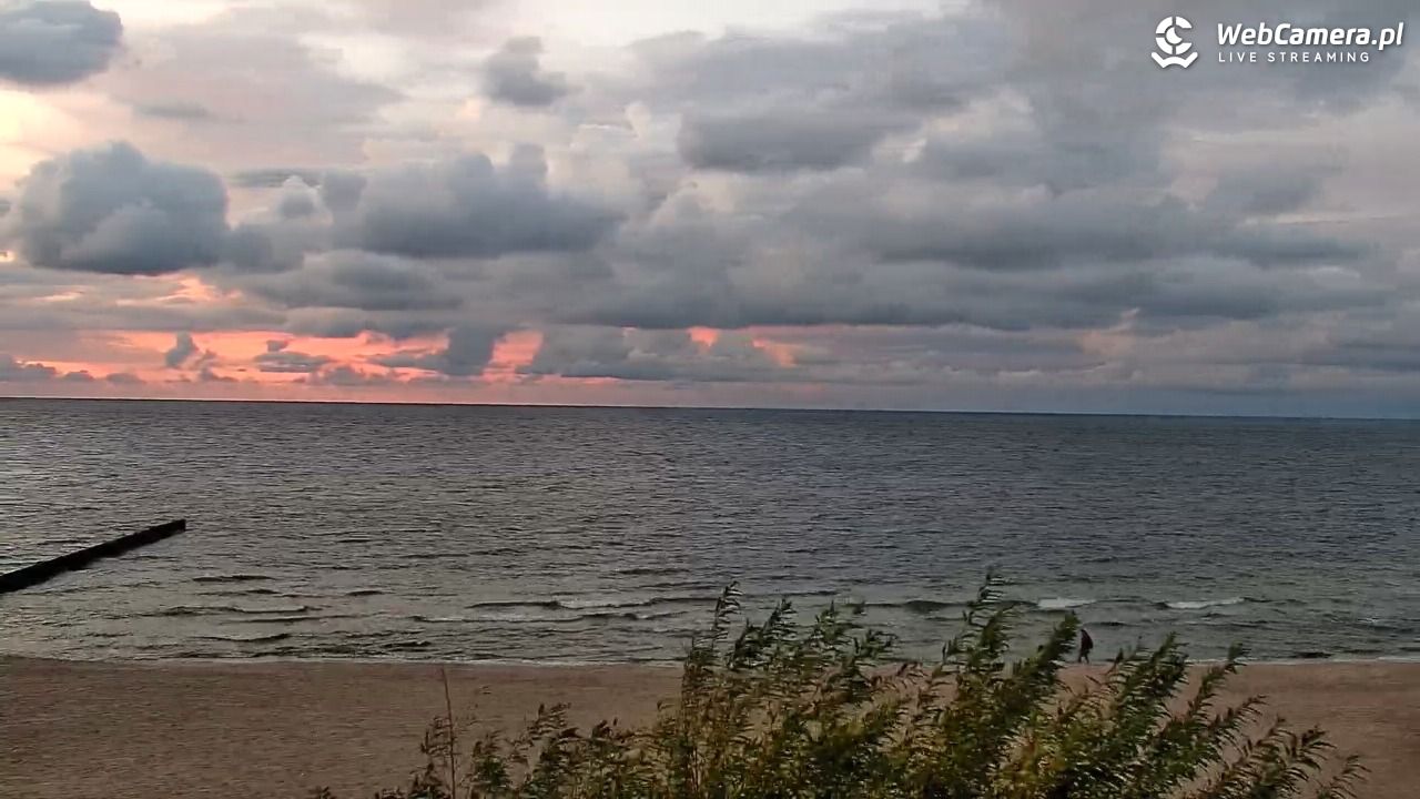 NIECHORZE - widok na plażę i morze - 14 wresień 2025, 19:21