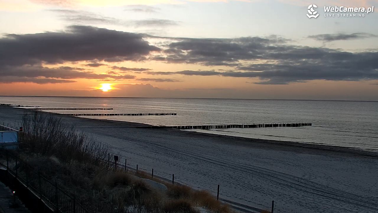 NIECHORZE - widok na plażę i morze - 30 marzec 2026, 19:24