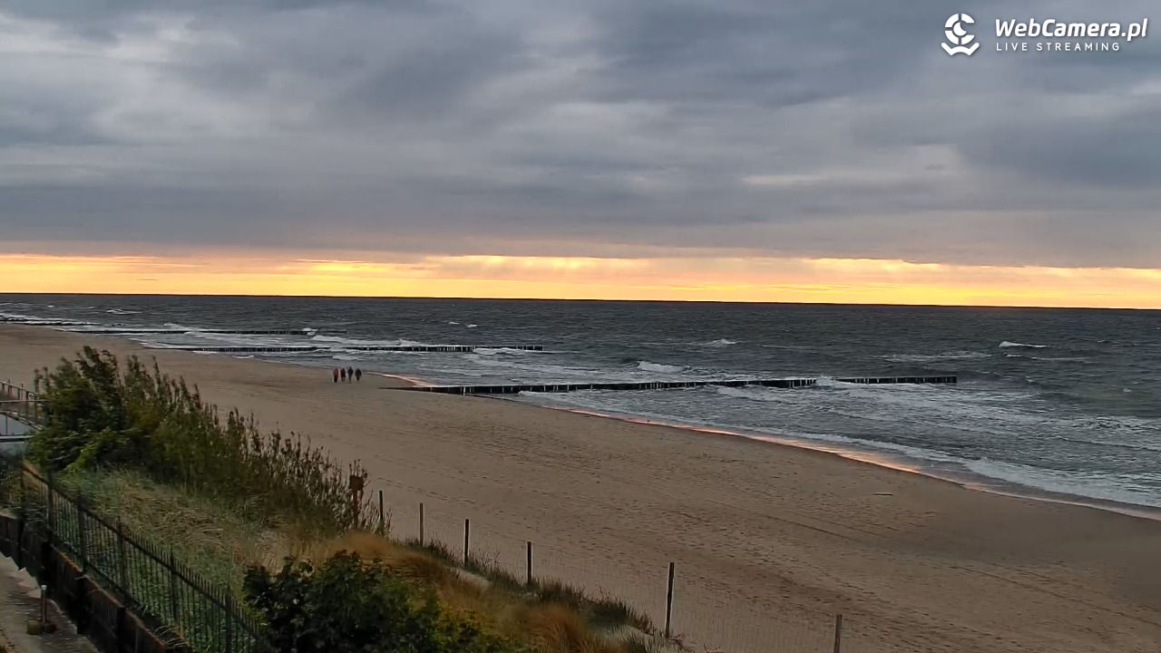 NIECHORZE - widok na plażę i morze - 16 maj 2025, 19:46