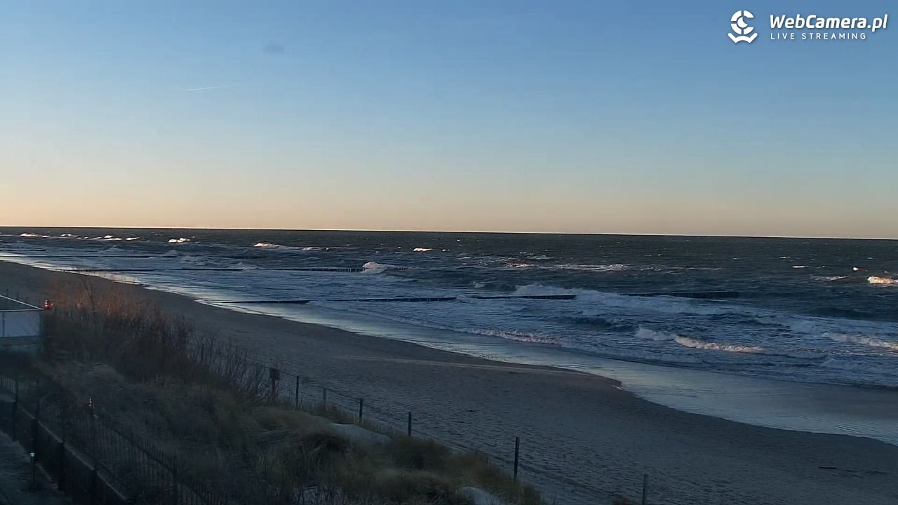 NIECHORZE - widok na plażę i morze - 28 grudzień 2025, 14:29