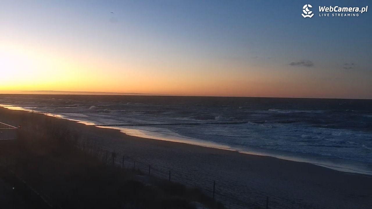 NIECHORZE - widok na plażę i morze - 28 grudzień 2025, 16:24