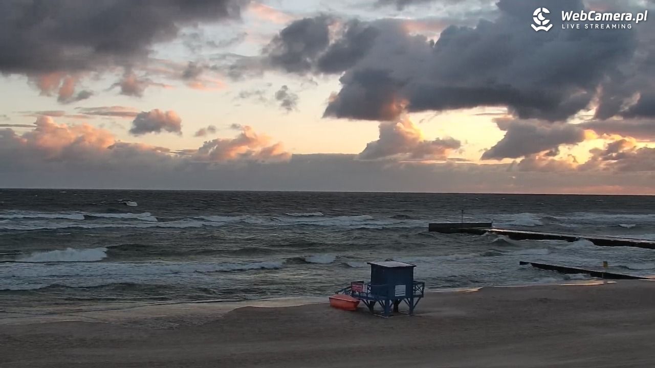 NIECHORZE - widok na plażę i morze - 03 lipiec 2026, 04:51