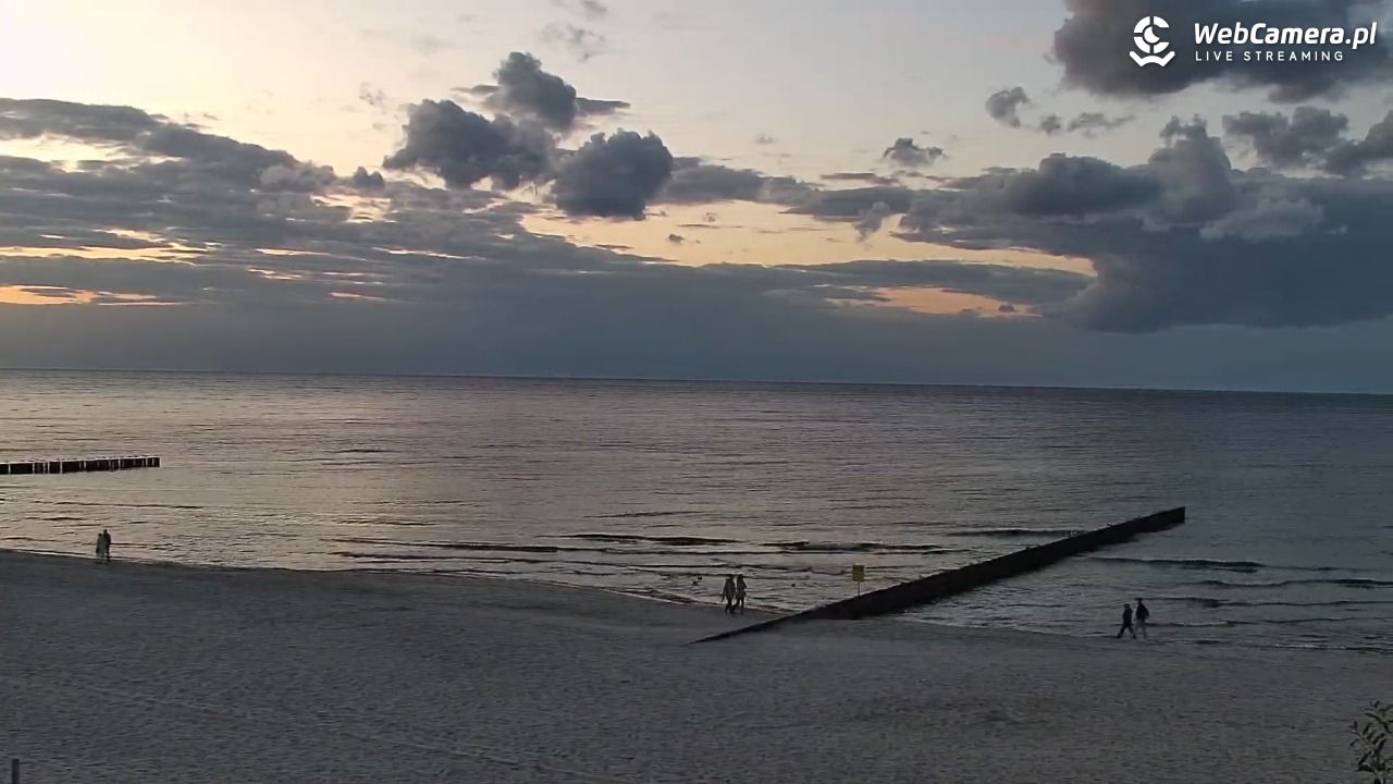 NIECHORZE - widok na plażę i morze - 15 wresień 2025, 19:24