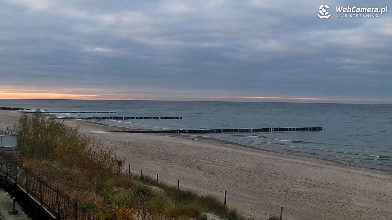 NIECHORZE - widok na plażę i morze - 04 listopad 2025, 15:13