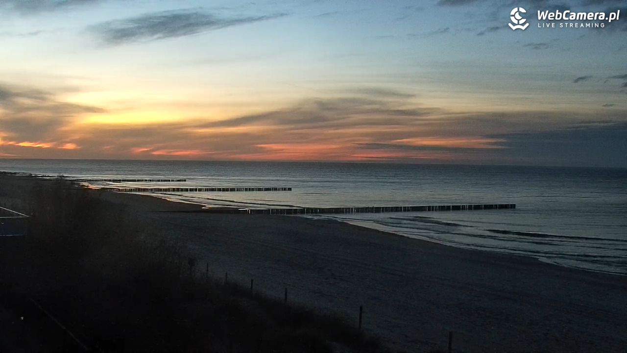 NIECHORZE - widok na plażę i morze - 04 listopad 2025, 16:55