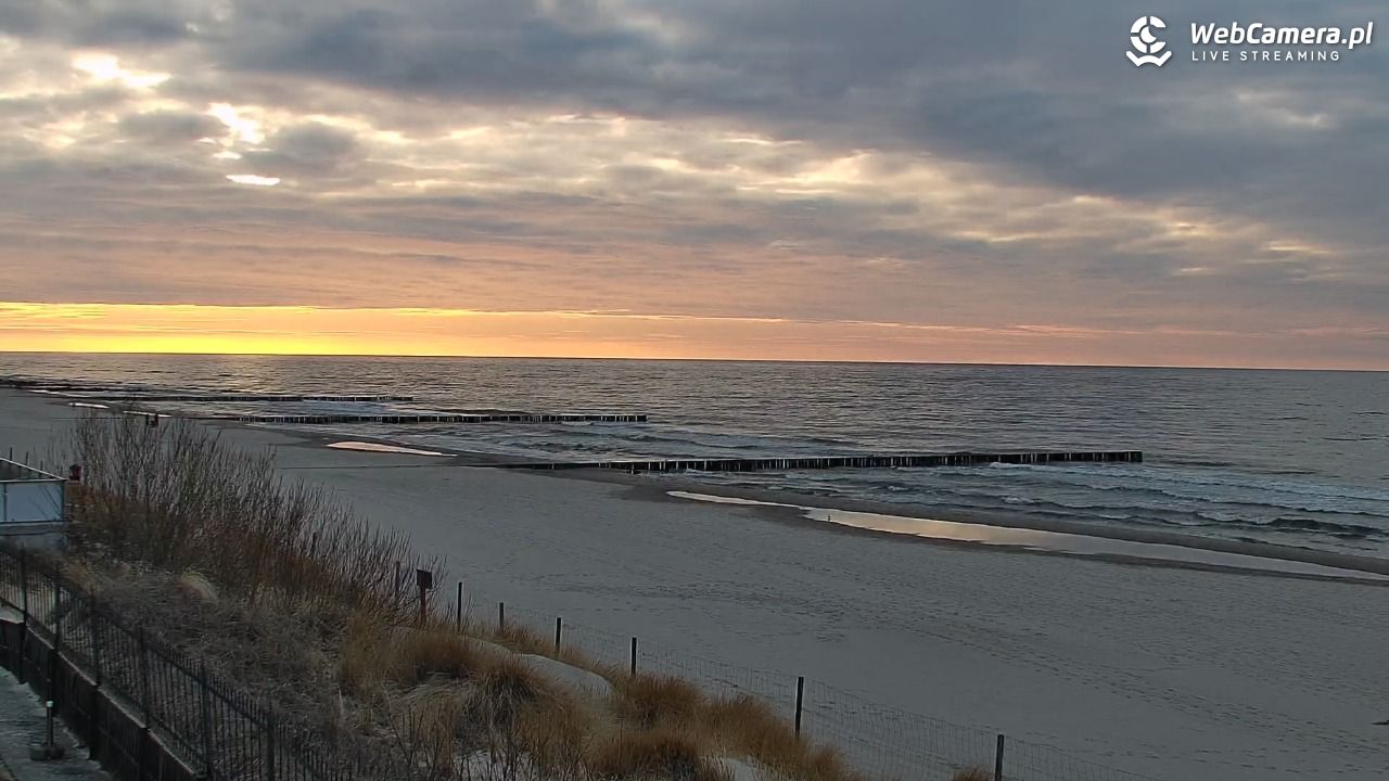 NIECHORZE - widok na plażę i morze - 03 kwiecień 2026, 18:52