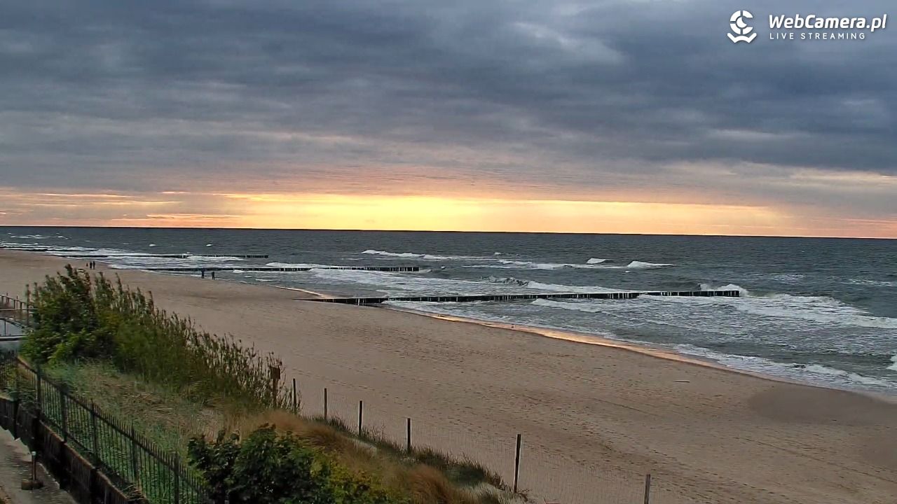 NIECHORZE - widok na plażę i morze - 16 maj 2025, 19:08