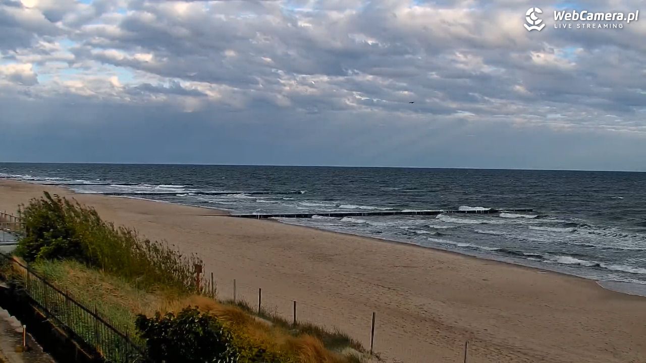 NIECHORZE - widok na plażę i morze - 16 maj 2025, 06:40