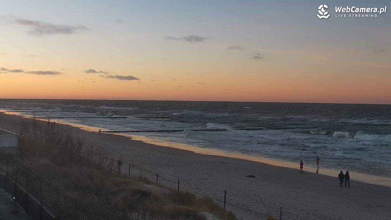 NIECHORZE - widok na plażę i morze - 28 grudzień 2025, 15:46