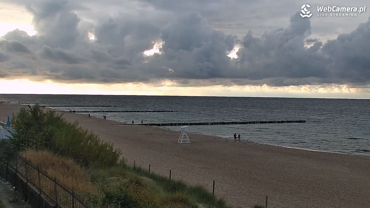 NIECHORZE - widok na plażę i morze - 14 wresień 2025, 17:51