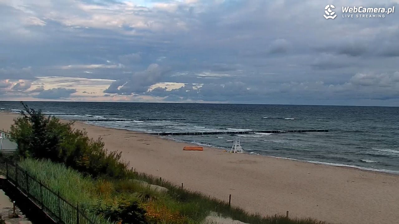 NIECHORZE - widok na plażę i morze - 17 sierpień 2026, 06:40