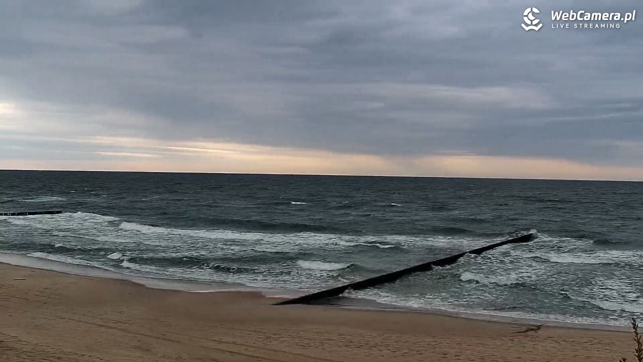 NIECHORZE - widok na plażę i morze - 16 maj 2025, 17:42