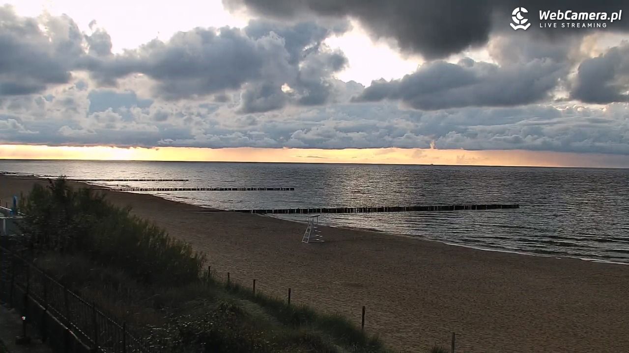NIECHORZE - widok na plażę i morze - 14 wresień 2025, 18:37