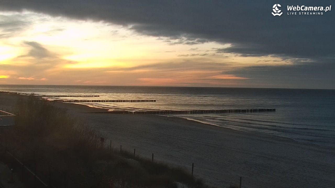 NIECHORZE - widok na plażę i morze - 04 listopad 2025, 16:47