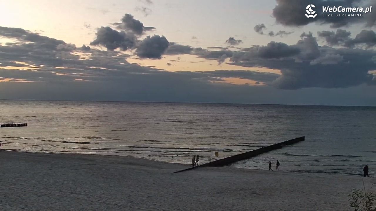 NIECHORZE - widok na plażę i morze - 15 wresień 2025, 19:24