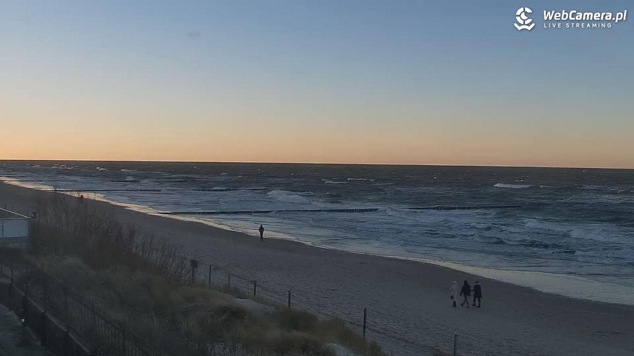 NIECHORZE - widok na plażę i morze - 28 grudzień 2025, 14:53