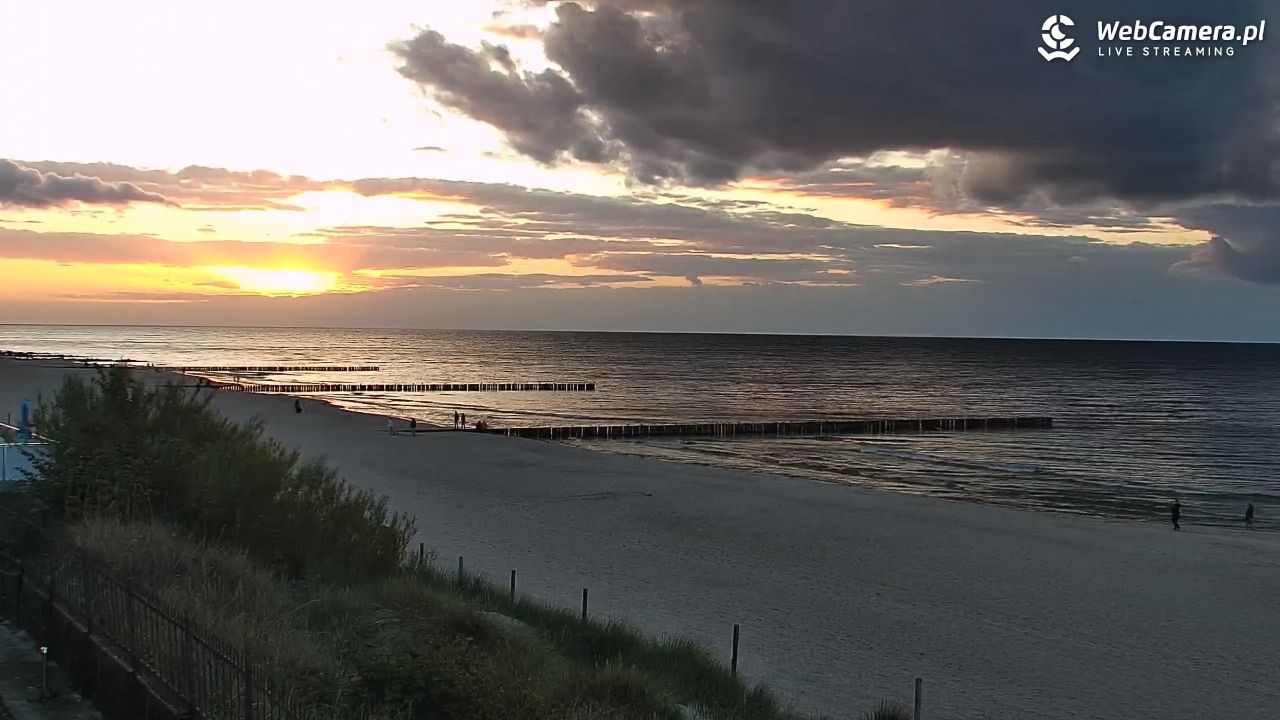 NIECHORZE - widok na plażę i morze - 15 wresień 2025, 19:08